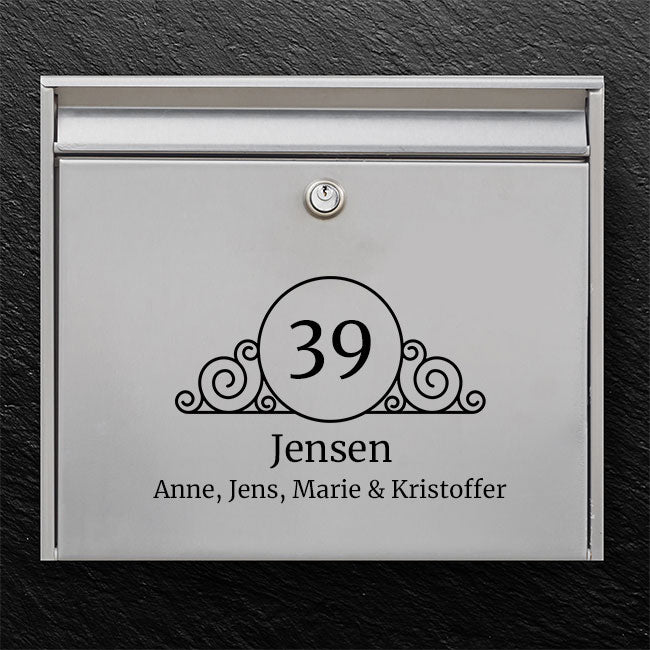Elegant mailbox label – circle with numbers and ornate scroll design, last name and name field in serif – robust outdoor sticker